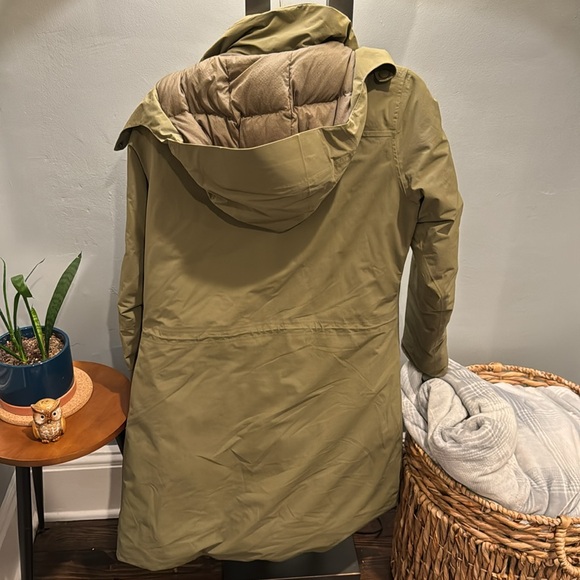 Women’s Patagonia City Storm Parka in Sage Khaki - Picture 4 of 5